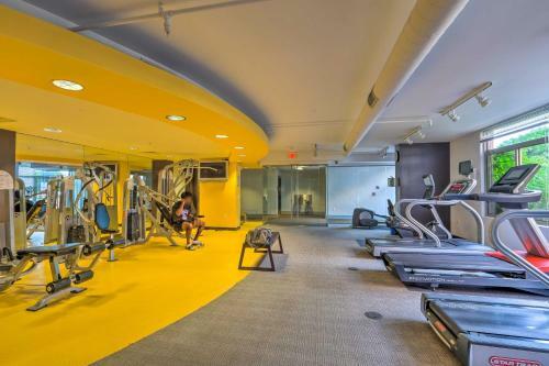 Apartamento Urban Arlington Escape With Community Pool!