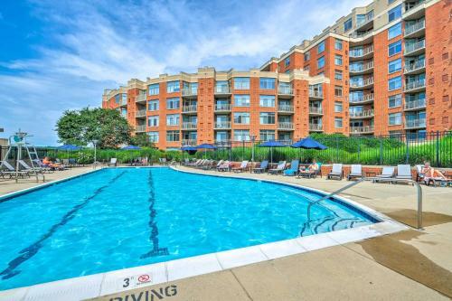 Apartamento Urban Arlington Escape With Community Pool!