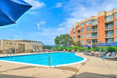 Apartamento Urban Arlington Escape With Community Pool!