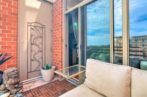 Apartamento Urban Arlington Escape With Community Pool!