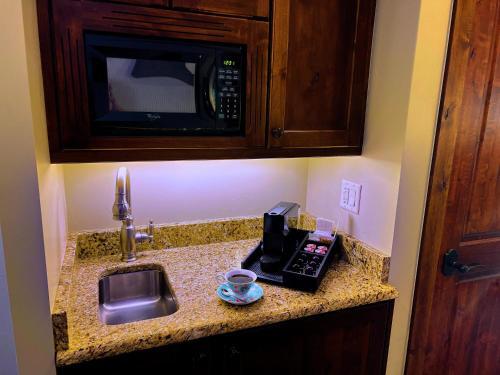 Hotel Classic Canyons Combo