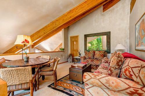 Little Belles Mountain Retreat