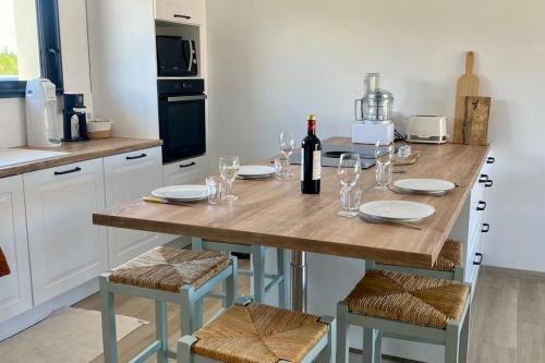 Beautiful Villa Sleeps 6 With Pool