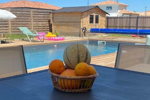 Beautiful Villa Sleeps 6 With Pool
