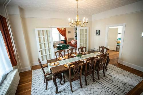 Charming 1932 Craftsman - The Bohannon House
