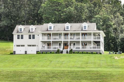 Trinity Farm Manor