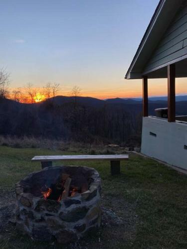 Shenandoah Hideaway Mtn Top Views Total Privacy!