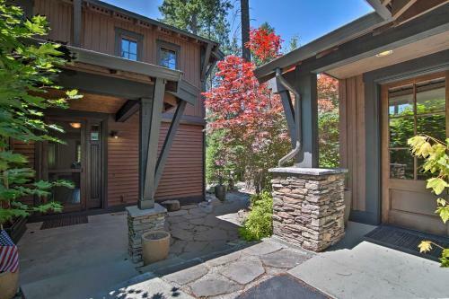Modern Alpine Home On Prospector Golf Course!