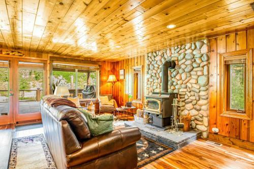 Teanaway River Lodge