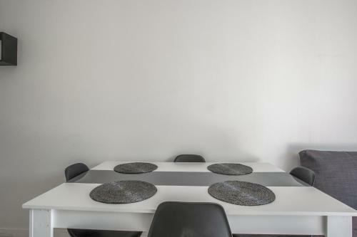 Nice Apartment With Large Terrasse And Parking Spot - Mont�vrain - Welkeys