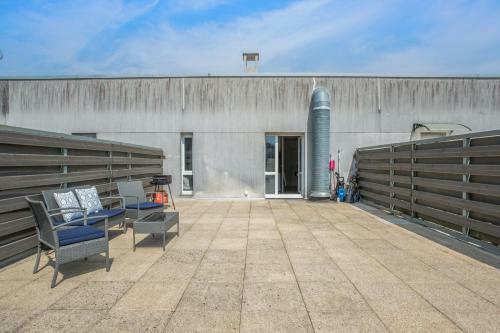 Nice Apartment With Large Terrasse And Parking Spot - Mont�vrain - Welkeys