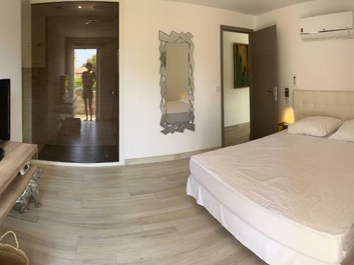 Spacious Holiday Home In Monticello With Private Pool
