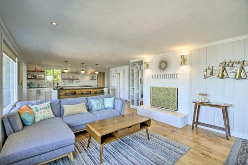 Villa Chic Hansville Getaway Near Beach And Trail!