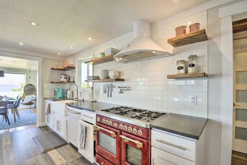Villa Chic Hansville Getaway Near Beach And Trail!
