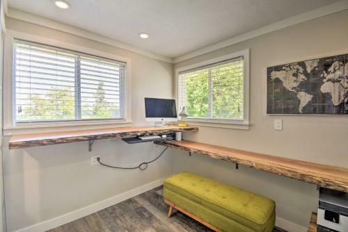 Villa Chic Hansville Getaway Near Beach And Trail!