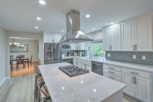 Spacious Kent Home Great For Large Families!