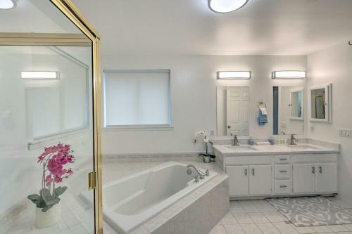 Spacious Kent Home Great For Large Families!