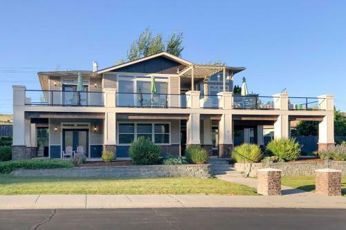 Community Waterfront Home Private Dock And Boat Slip!