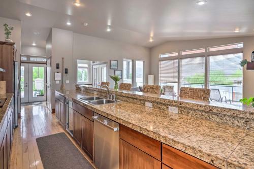 Community Waterfront Home Private Dock And Boat Slip!