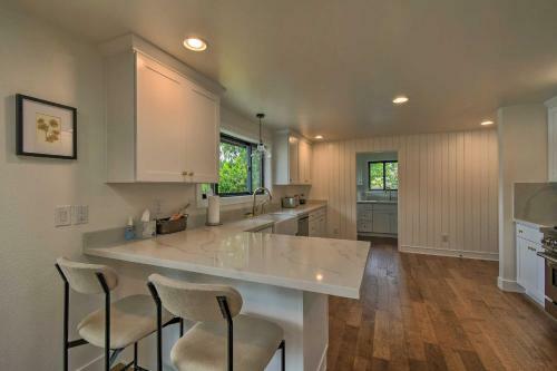 Stylish Olympia Home With Private Boat Dock!