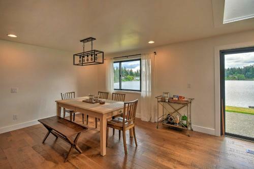 Stylish Olympia Home With Private Boat Dock!