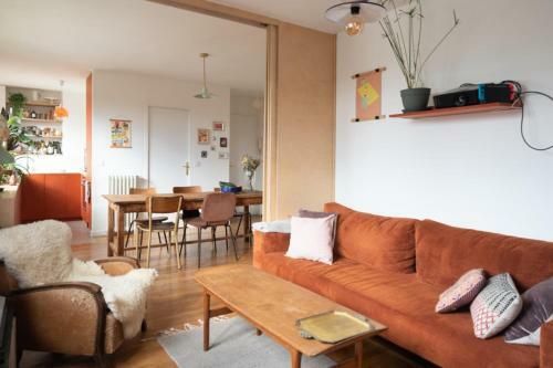 Charming And Bright Apartment Close To Paris