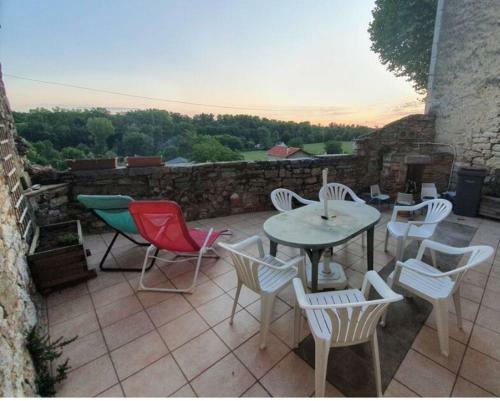 Jolie Maison Avec Grande Terrasse Face Au Coucher De Soleil