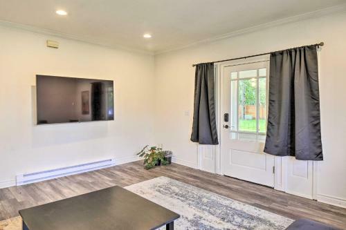 Island Gem With Shared Fire Pit, 3 Mi To Beach!