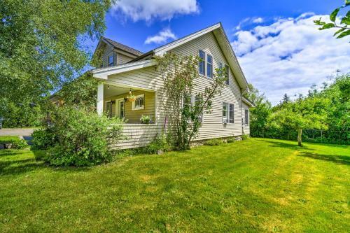 Island Gem With Shared Fire Pit, 3 Mi To Beach!