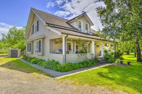 Island Gem With Shared Fire Pit, 3 Mi To Beach!