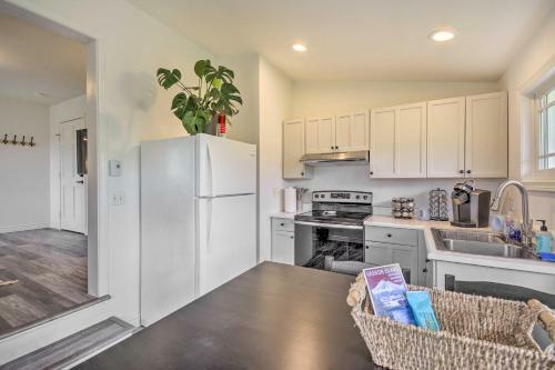 Pet-friendly Vashon Unit, Ferry To Seattle!