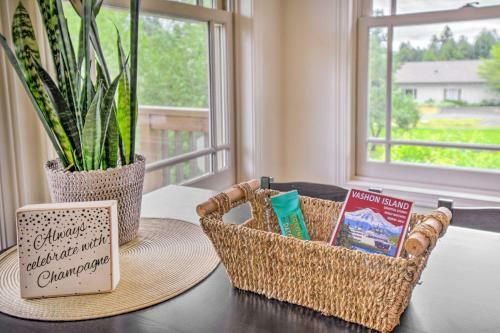 Pet-friendly Vashon Unit, Ferry To Seattle!