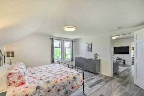 Downtown Vashon Townhome On A Lush Island!