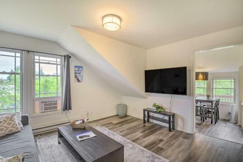 Downtown Vashon Townhome On A Lush Island!
