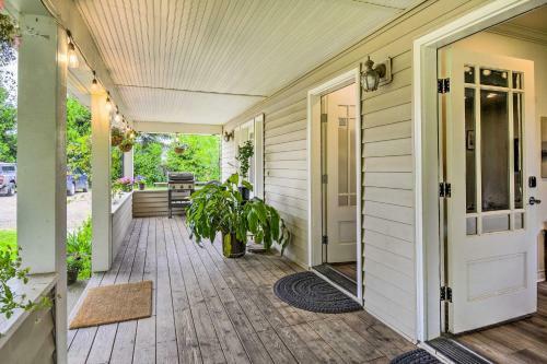 Downtown Vashon Townhome On A Lush Island!
