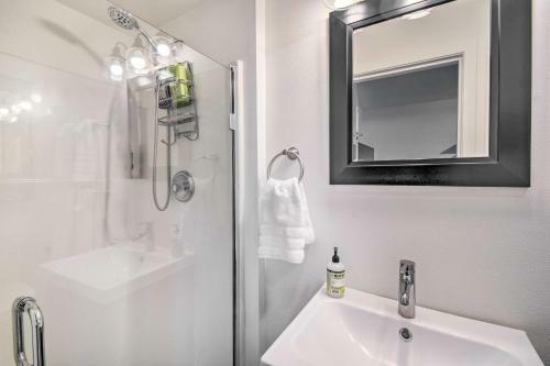 Downtown Vashon Townhome On A Lush Island!