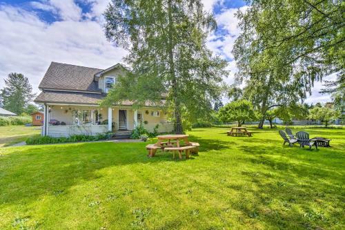 Downtown Vashon Townhome On A Lush Island!