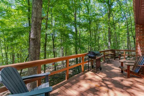 Secluded Cabin W Screened-in Porch River Access