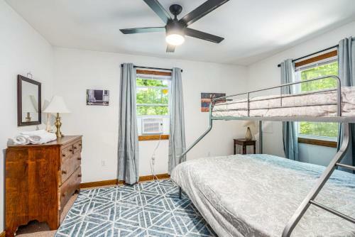 Secluded Cabin W Screened-in Porch River Access