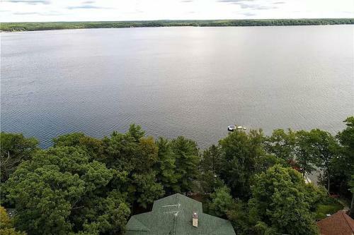 Round House On Round Lake