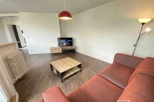 Bright Apartment With Balcony