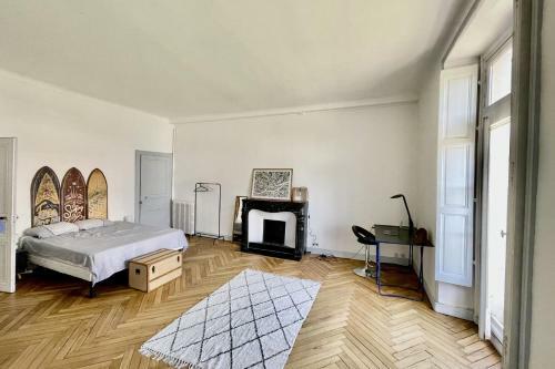 Very Spacious Apartment In The Heart Of Downtown