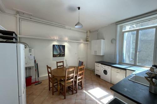 Very Spacious Apartment In The Heart Of Downtown