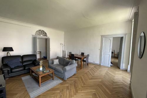 Very Spacious Apartment In The Heart Of Downtown