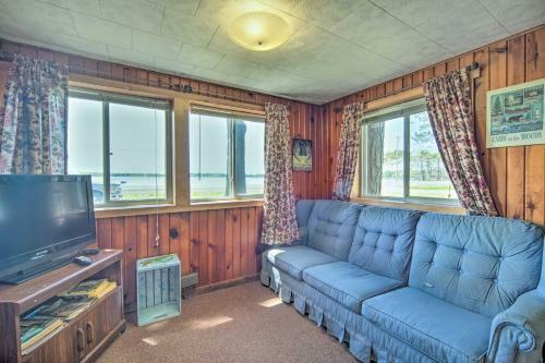 Convenient Cabin With Access To 3 Boat Docks!