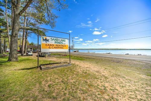 Convenient Cabin With Access To 3 Boat Docks!