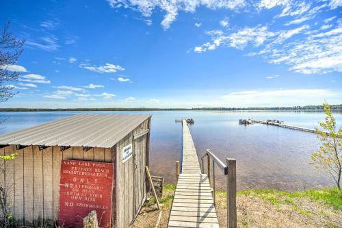 Convenient Cabin With Access To 3 Boat Docks!