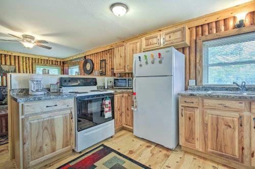 Lakefront Tomahawk Cabin With Boat Dock And Deck