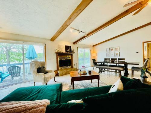 Lake Lorraine Home With Private Dock And Hot Tub!