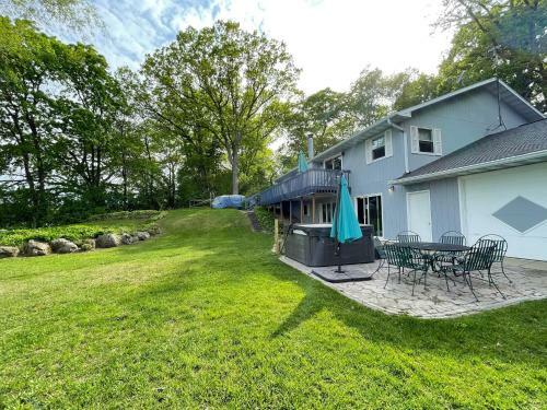 Lake Lorraine Home With Private Dock And Hot Tub!